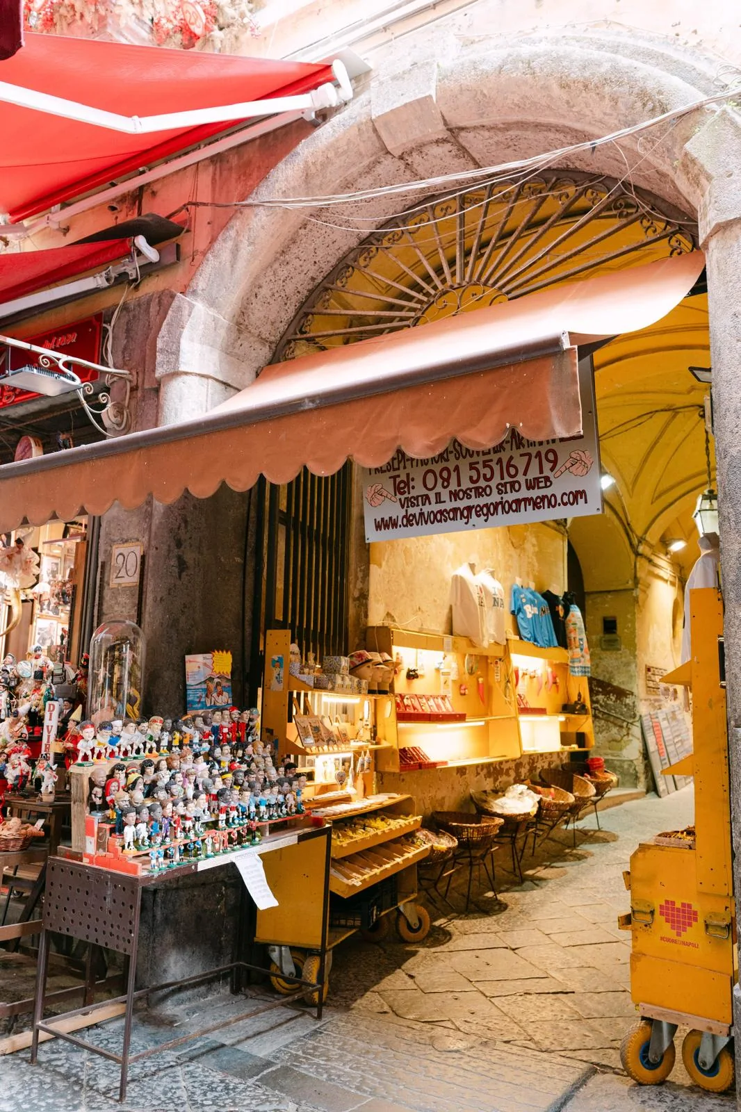 Le botteghe artigiane e i presepi di Via San Gregorio Armeno